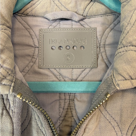 Blank NYC Slate Grey Quilted Collared Cropped Oversized Jacket Small Retail $158 - Picture 3 of 6